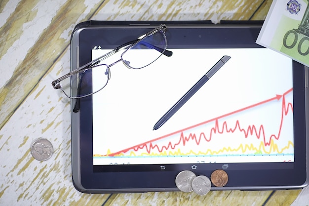 A graph showing an upward trend, symbolizing credit score improvement, with the Cadastro Positivo logo subtly placed in the background.