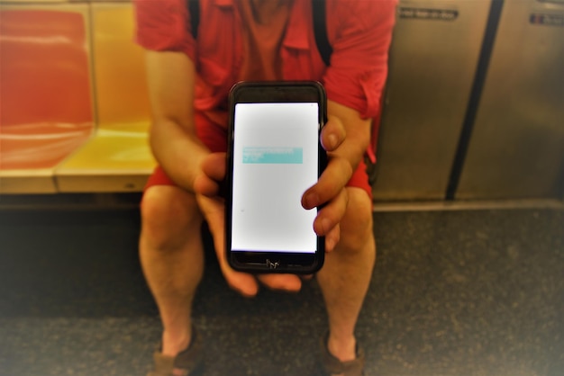 A close-up shot of a smartphone showing an error message on the Caixa Econômica Federal app during card activation. The message indicates a connection problem or invalid information. The background is out of focus, possibly a living room environment.