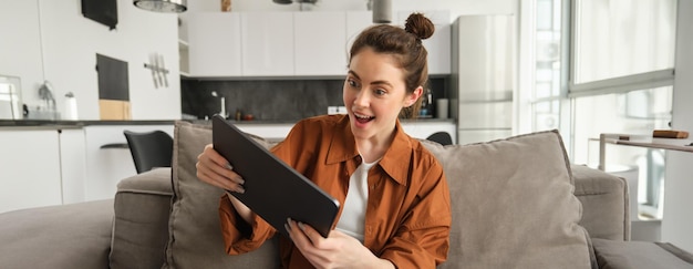 A person using a tablet to simulate their Minha Casa Minha Vida financing options with a satisfied expression.
