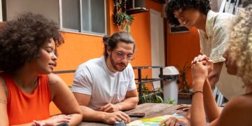 Lei de Participação Comunitária 2025: Impacto no Seu Bairro - Cover Image