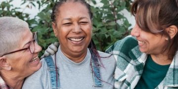Empoderamento Feminino: Iniciativas Comunitárias e Impacto Social - Cover Image