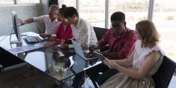 Mudanças nas Leis Trabalhistas 2025: Guia Completo para Empresas e Empregados - Cover Image