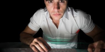 Saiba Como Denunciar Crimes Cibernéticos e Fraudes Online em 2025 Saiba Como Denunciar Crimes Cibernéticos e Fraudes Online em 2025 - Cover Image