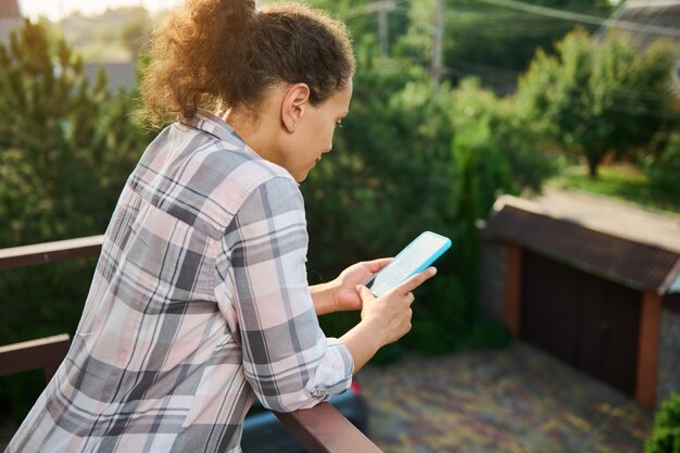 A meter reader outside a home, documenting energy usage levels and comparing it with previous readings.